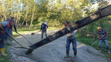 BETON YOL ÇALIŞMALARI DEVAM EDİYOR